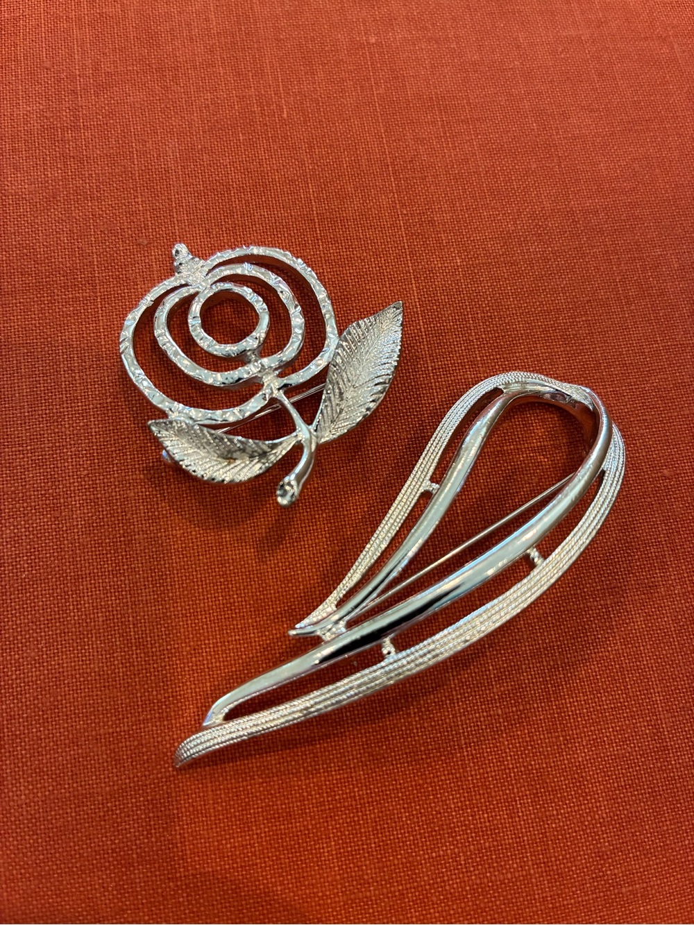 Sarah Coventry Silver Tone Floral Rose and Curved Ribbon Brooch Set